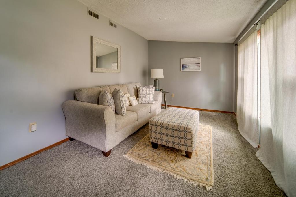 Cozy Erie Vacation Rental with Patio and Seasonal Pool photo 4