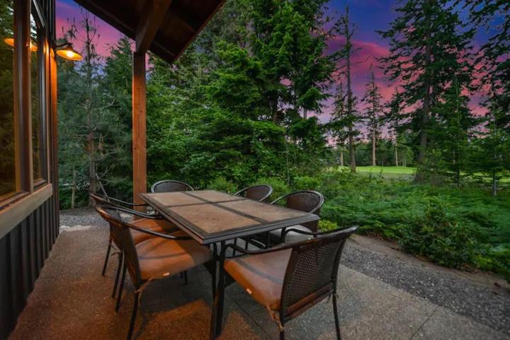Fairway Haven, Spacious Lodge for 14 with Main House and Apartment on the Golf Course photo 3