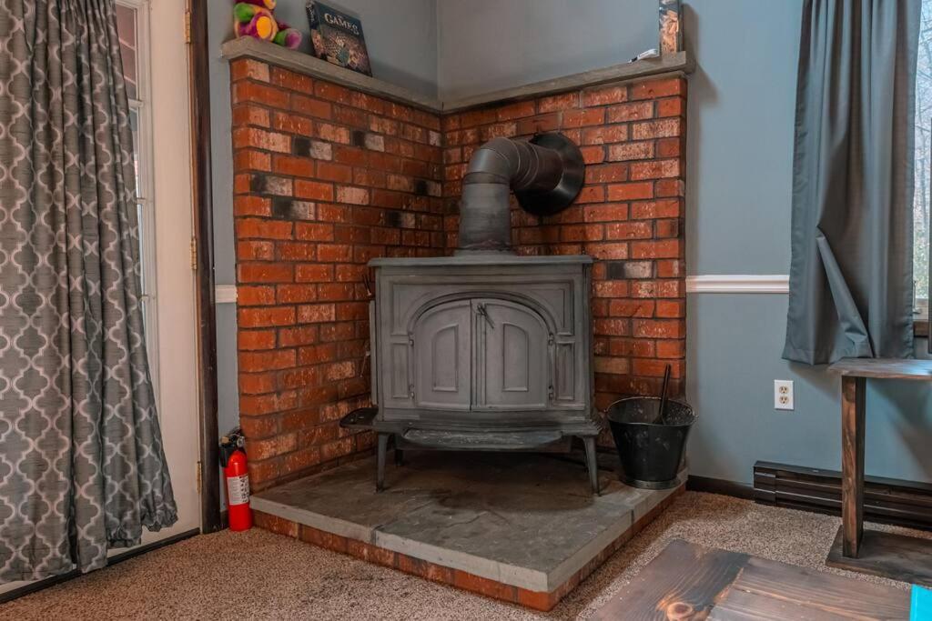Cheerful Chalet - Fireplace, BBQ, Firepit& Hottub photo 3
