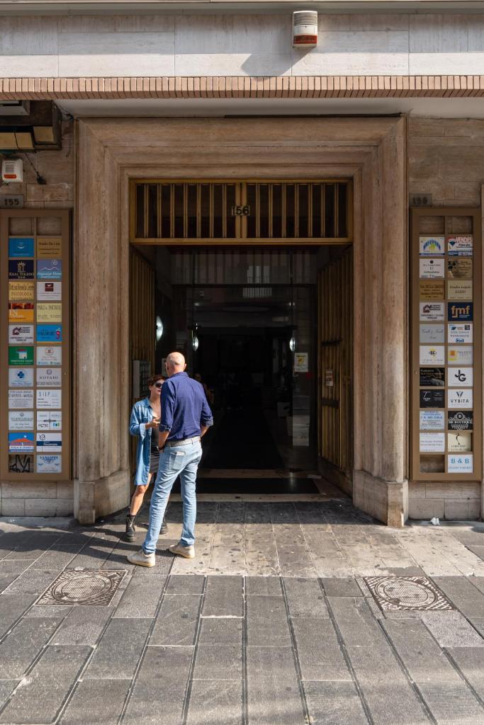 Toledo Relais Suites - Tap to explore photos