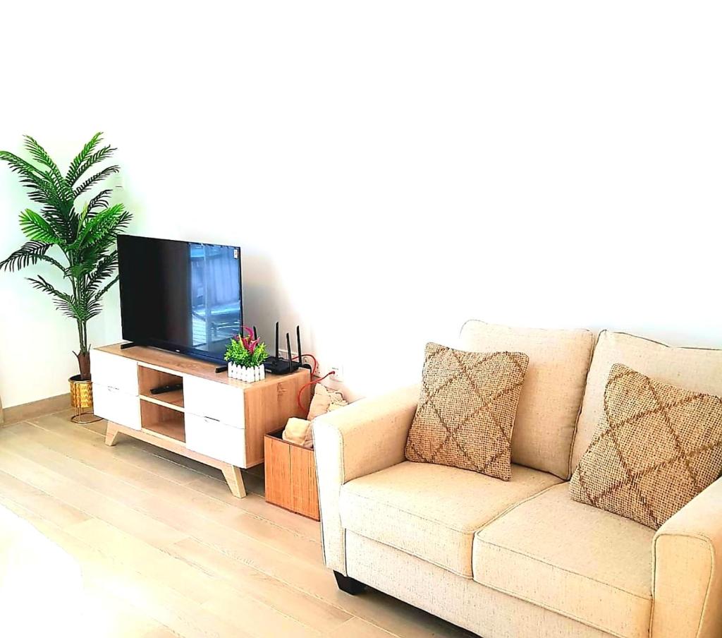B8 Studio close to Formula 1 with Ferrari world view photo 3