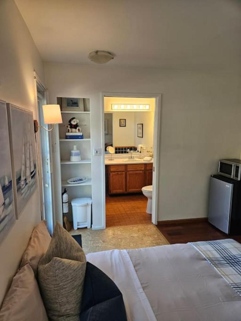Pebbly Beach Suite in Snug Cove photo 1