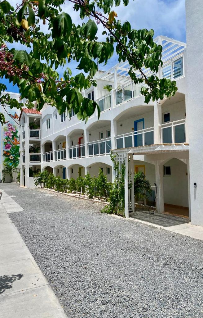 Maho Oceanfront Luxe: Modern and Spacious Condo photo 4