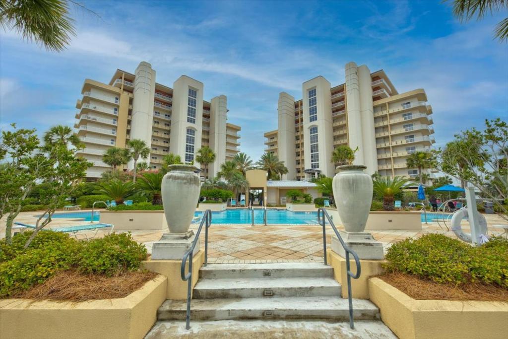 Harbor Landing 201B - Lovely 3BR on Holiday Isle with harbor views image