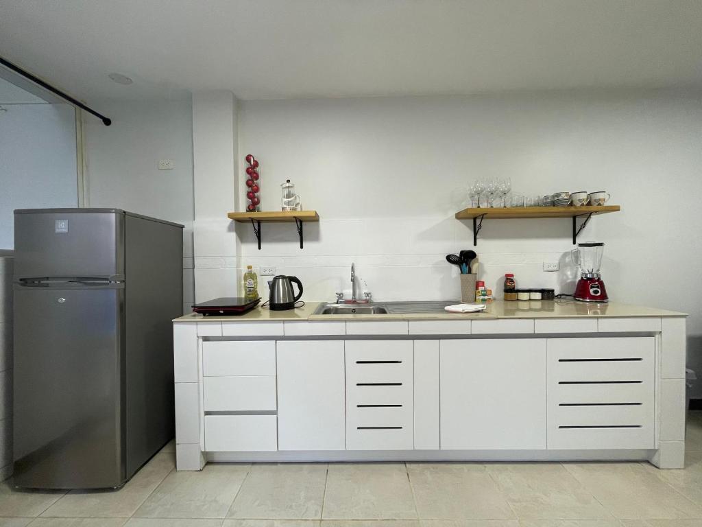 Elite apartment 3 bedroom 3 bath photo 2