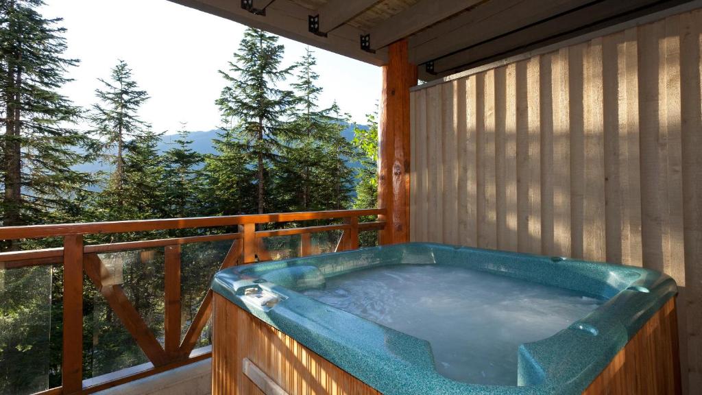 Taluswood The Heights 17 - Townhome with mountain views, gourmet kitchen & hot tub - Whistler Platinum photo 1