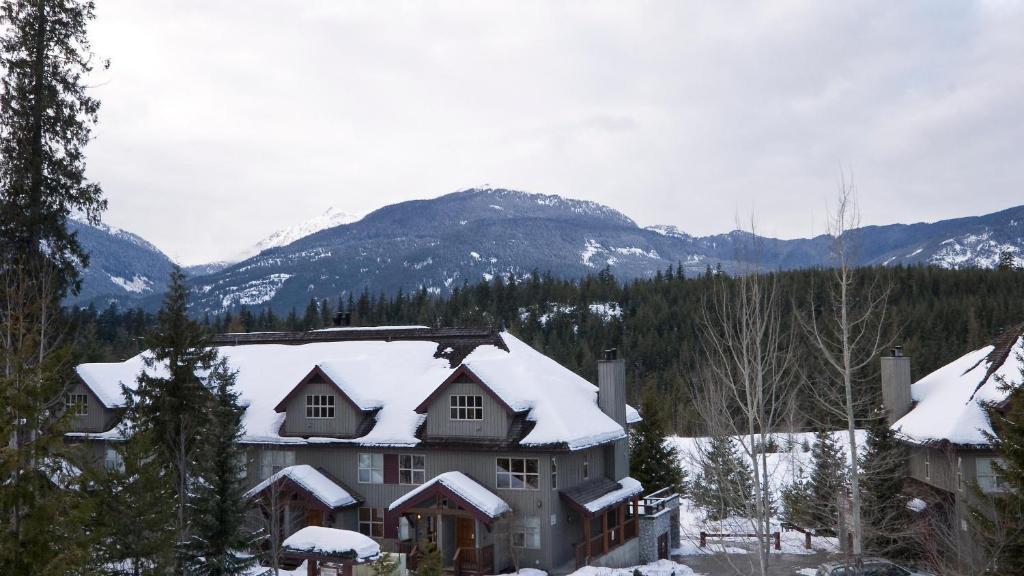 Snowgoose 11 - Family Friendly, Scenic Views, Parking x 2, Fireplace - Whistler Platinum photo 4