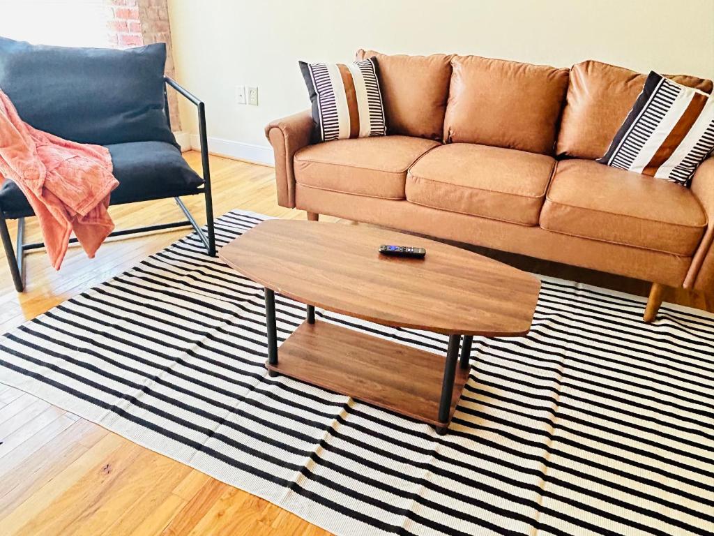 Stylish and convenient downtown apartment photo 4