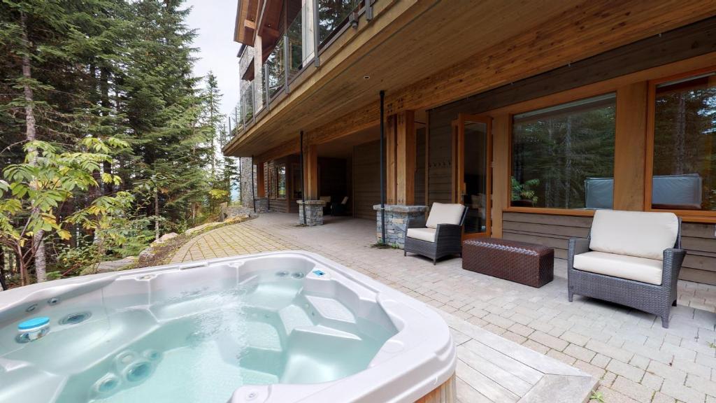 Kadenwood 2939 - Luxury Ski Chalet, Hot Tub, Media Room, Steam Room - Whistler Platinum photo 2