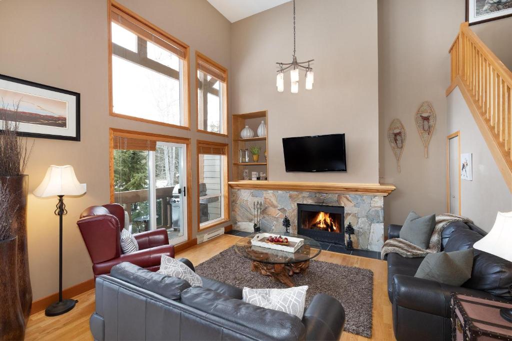 Alpine Greens 8 - Near Blackcomb, Walk or Shuttle to Skiing, Parking - Whistler Platinum