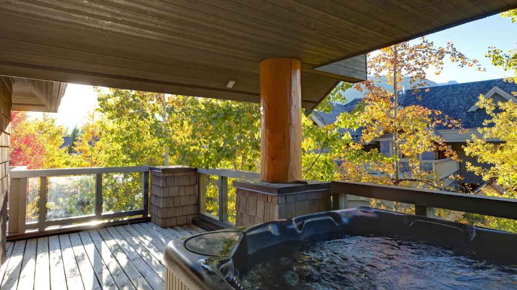 Goldenwood 8336 - Family-sized Townhome, Hot Tub, Garage, Views - Whistler Platinum photo 2