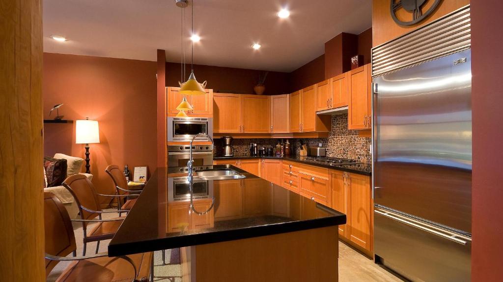 Goldenwood 8336 - Family-sized Townhome, Hot Tub, Garage, Views - Whistler Platinum photo 4