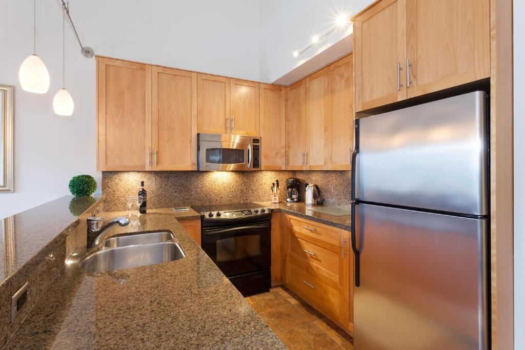 Painted Cliff 11 - Dog Friendly, Ski-In Ski-Out, Fireplace, Communal Hot Tub - Whistler Platinum photo 3