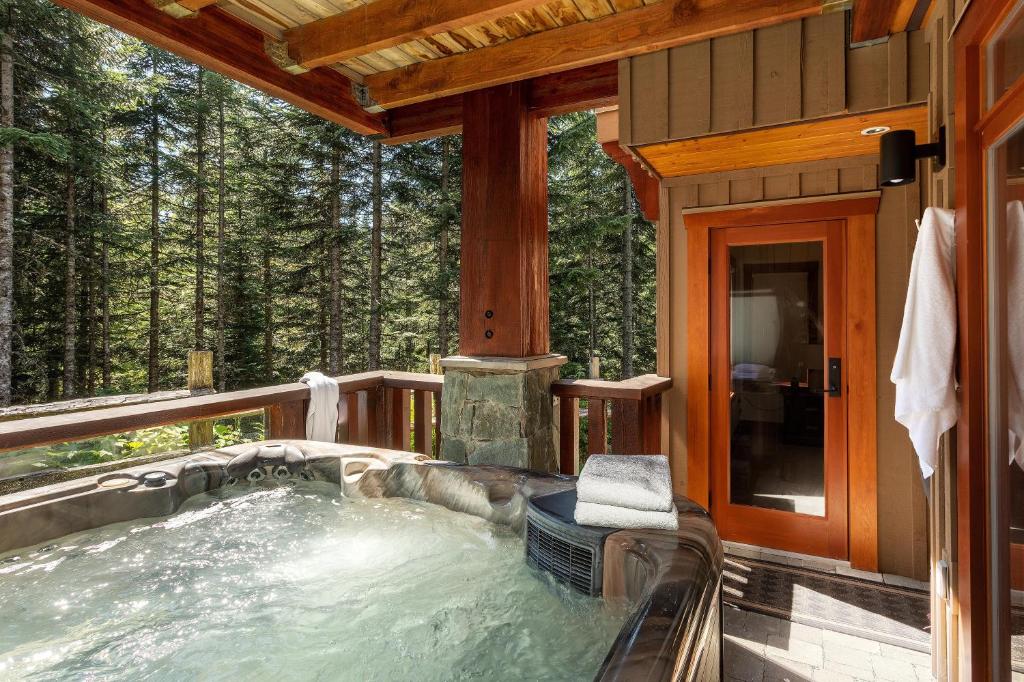 Taluswood The Lookout 5 - Secluded Ski-In Ski-Out Townhome, Hot Tub, Fireplace - Whistler Platinum photo 2