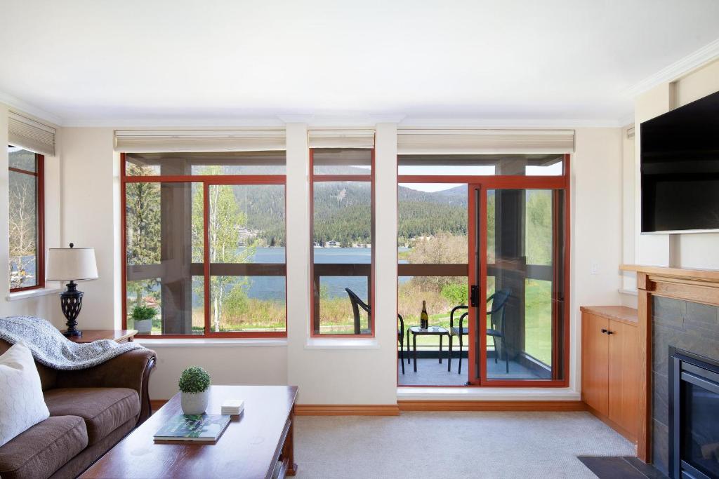 Lakeside Landing - Tranquil Mountain & Lake Views, Near XC Skiing - Whistler Platinum photo 4