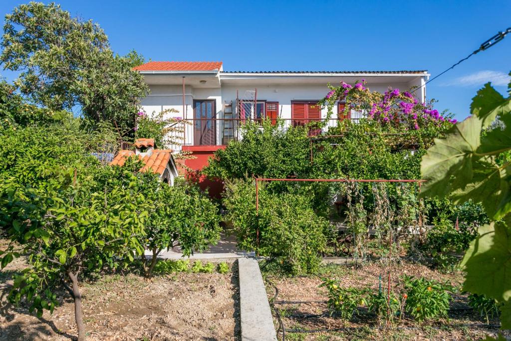 Apartments by the sea Seget Vranjica, Trogir - 1038