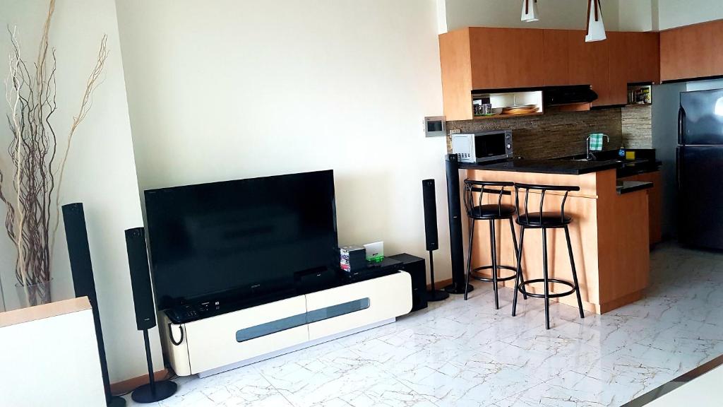 Luxury Budget Condo in Central Cebu - Tap to explore photos
