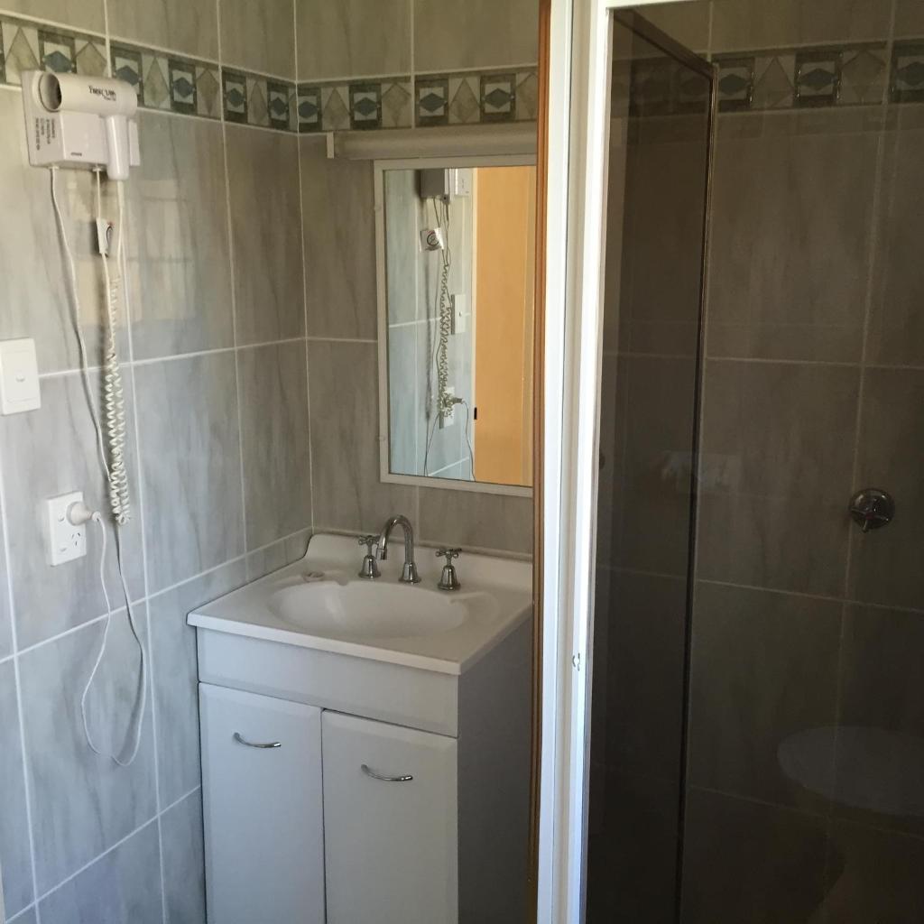 Poet's Recall Motel Room Type - Deluxe Queen Room with Kitchenette