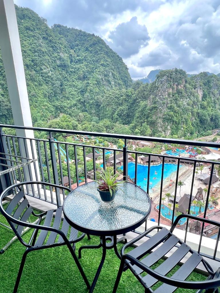 6pax 2BR Nomado suites Lost world of Tambun Sunway Onsen photo 1