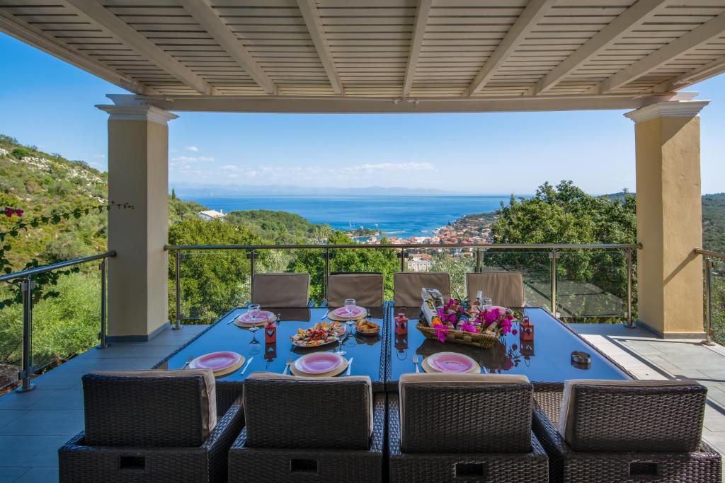 Red Rose Artistsvillas photo 3