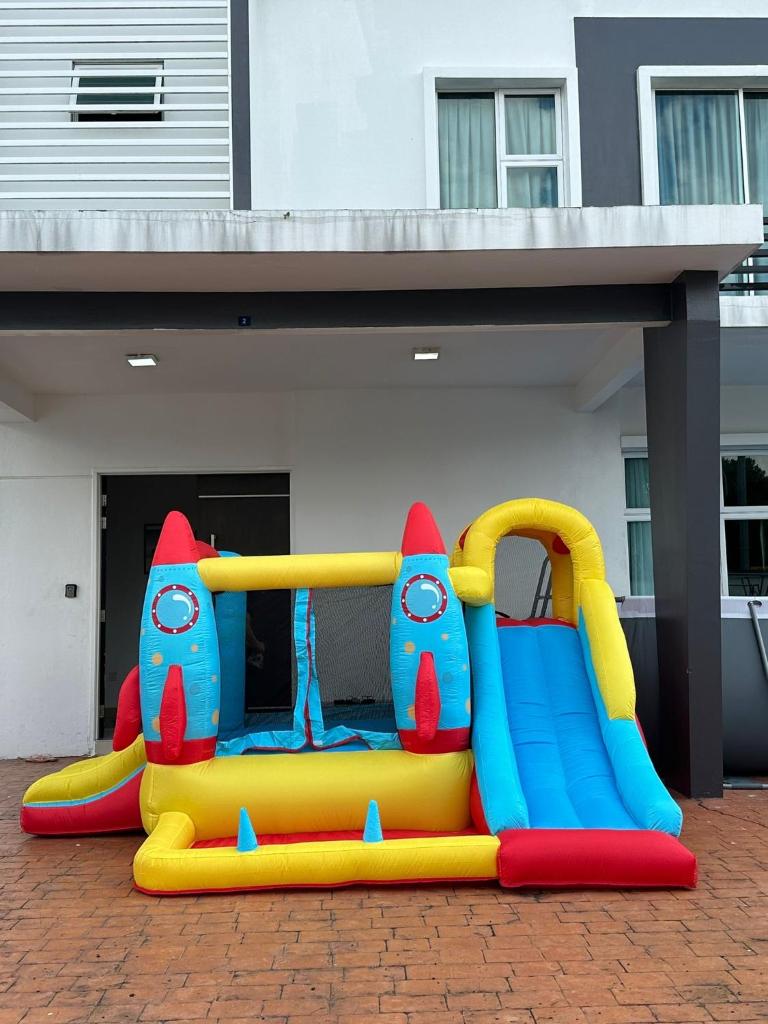 Lux Villa 6rm 12 to 22 pax Wifi Netflix BBQ SteamBoat Games Beach Water Park photo 2