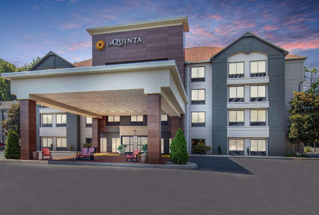 La Quinta Inn by Wyndham Pigeon Forge-Dollywood image