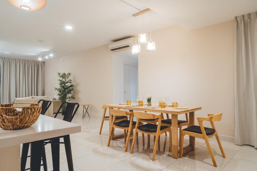 Teega Muji 4BR 12 pax w bathtub by Our Stay photo 3