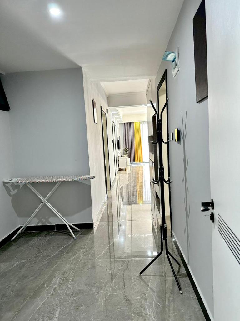 New 2 & 3 bedroom Apartment in Kilimani Nairobi with rooftop pool photo 3