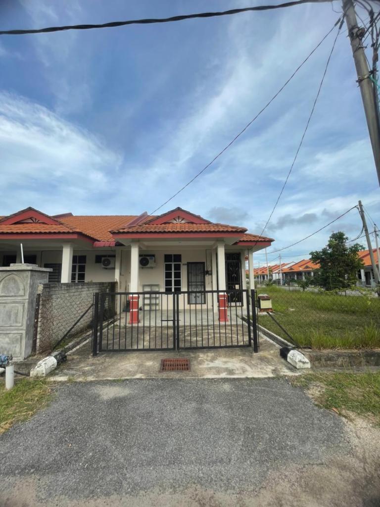 Homestay Cendana Gong Badak