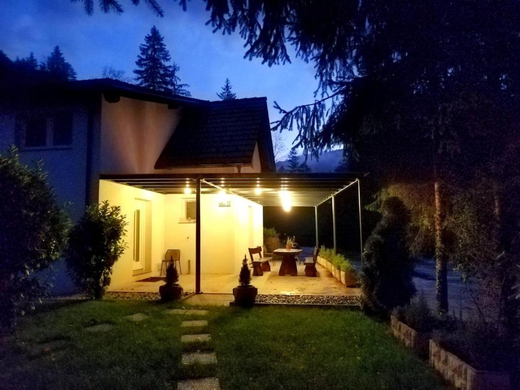 Riverside Guesthouse photo 2