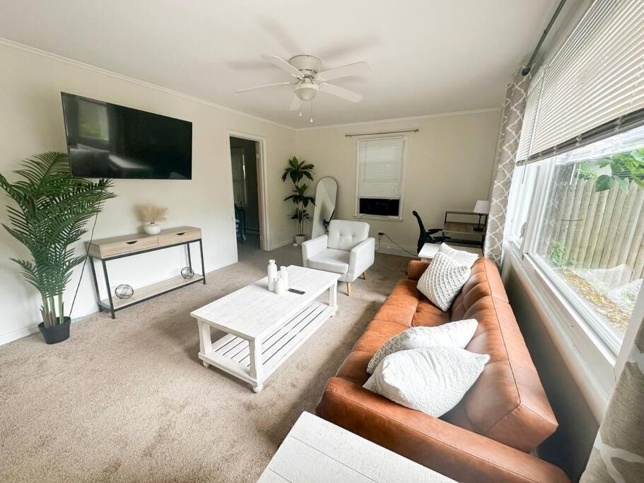 GREAT VALUE! 7 Beds, W/D, & Parking! image