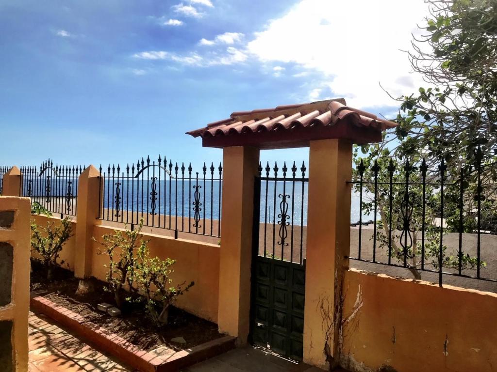 Casa Amarilla junto al mar photo 2