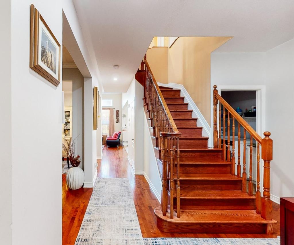 4 Bedroom House in Ottawa, GREAT Location photo 1