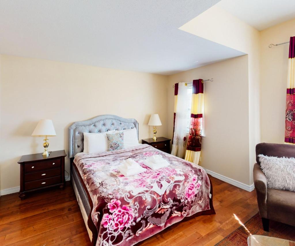 4 Bedroom House in Ottawa, GREAT Location photo 4