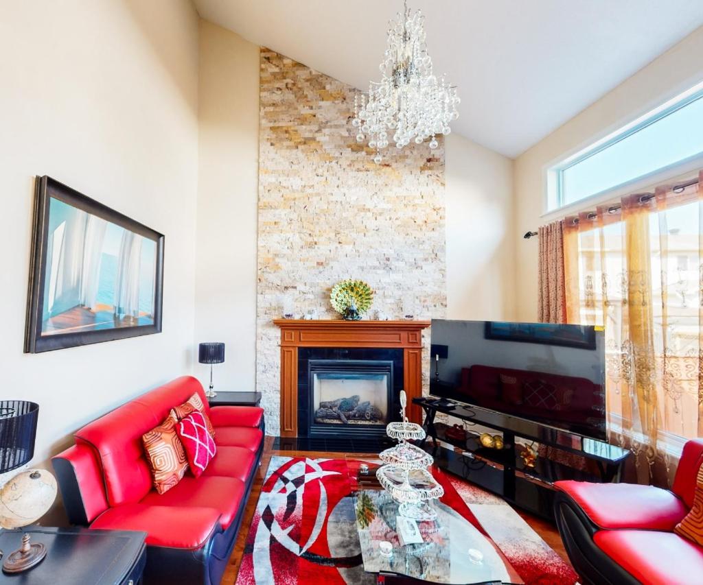 4 Bedroom House in Ottawa, GREAT Location photo 3