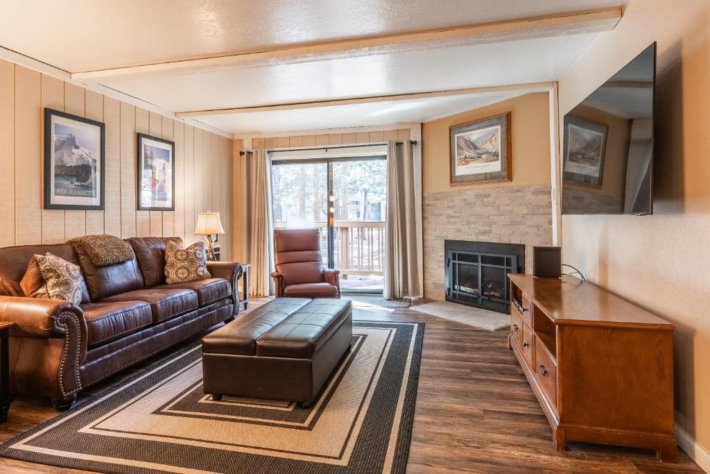 Summit Foerster BLDG. 2 Bedrm / 2 bath Ski in Ski Out! Steps to Chair 15 at Little Eagle Lodge! photo 1