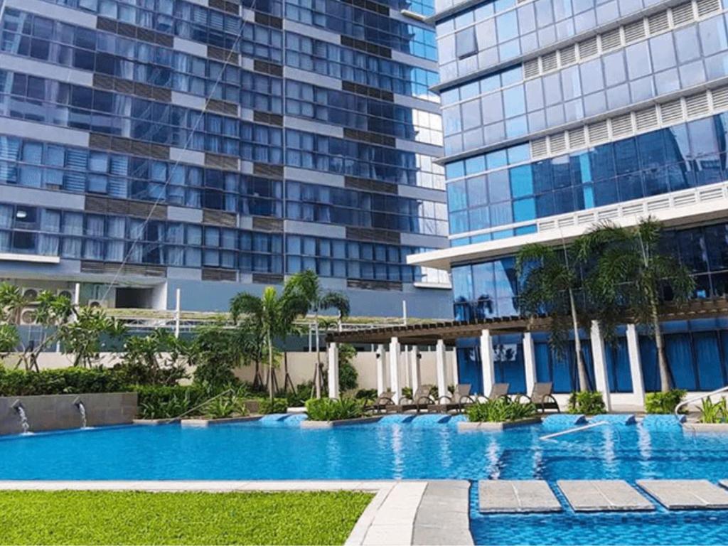 Spacious 2BR Apartment in BGC with Workspace & Washer photo 2