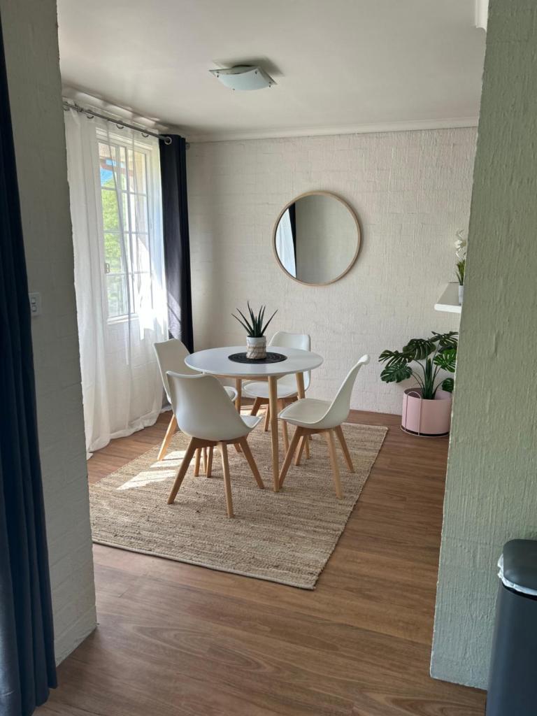 Plush 2 bedroom apartment Kingston photo 4