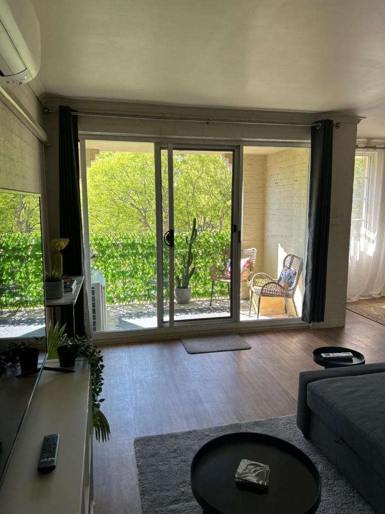 Plush 2 bedroom apartment Kingston photo 2