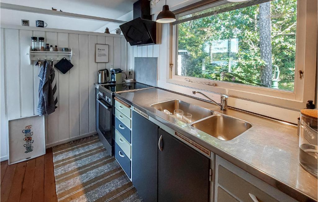 Amazing Home In Sknes Fagerhult With Lake View photo 4