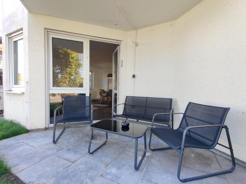 85qm, 4 bedroom, parking, King-Bed, Wifi, Netflix photo 4