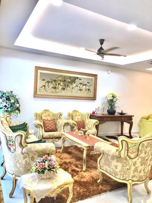 Homestay 7-12pax in Shah Alam