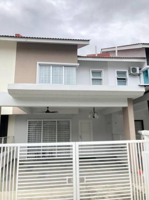 Homestay 7-12pax in Shah Alam photo 1