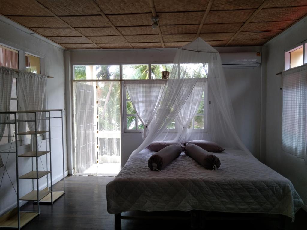 The Sunset Beach House photo 3