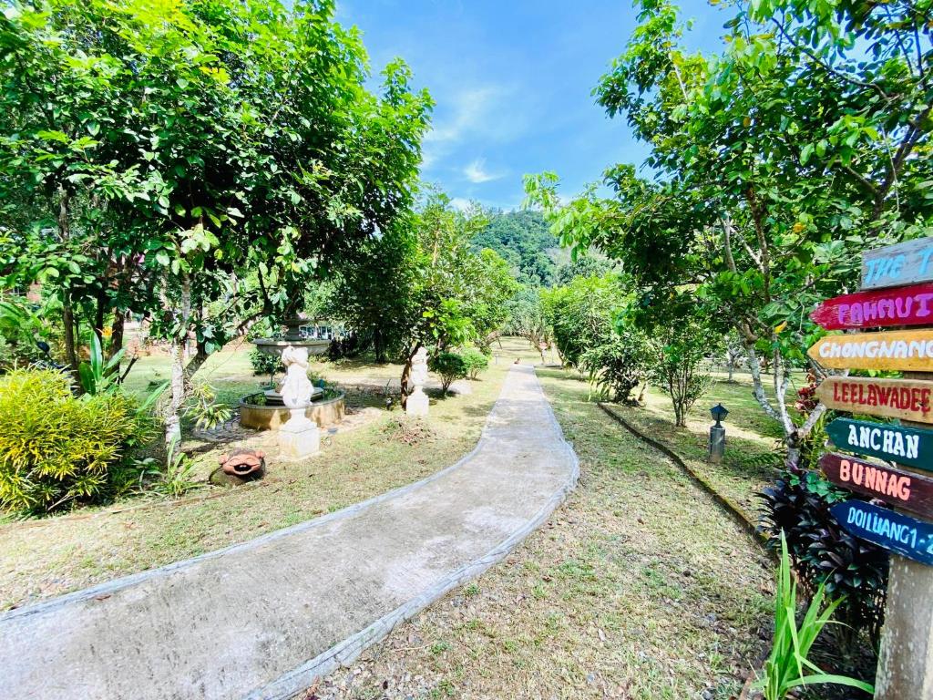 At Home Chiang Dao, Pooch Lovers
