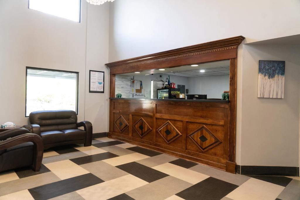 Royal Inn & Suites photo 4