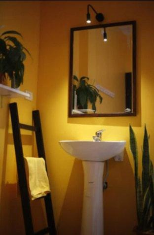 Large Window- Quiet- Old Quarter