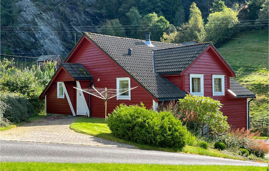 Gorgeous Home In Lundegrend With House A Mountain View