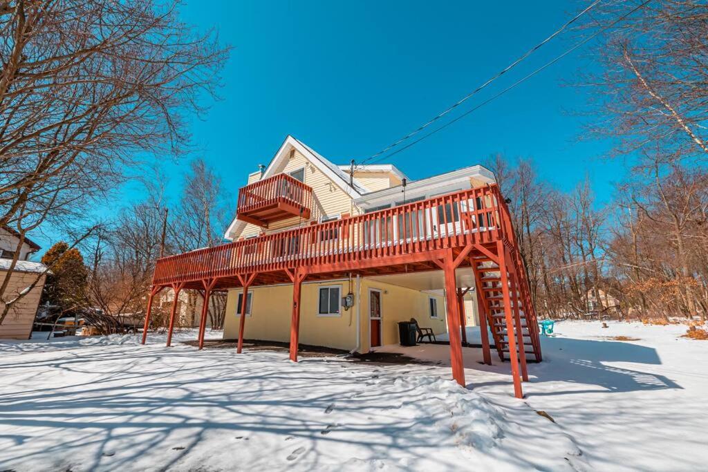 PoconoChalet-Hot Tub-Grill-Firepit-Games photo 3