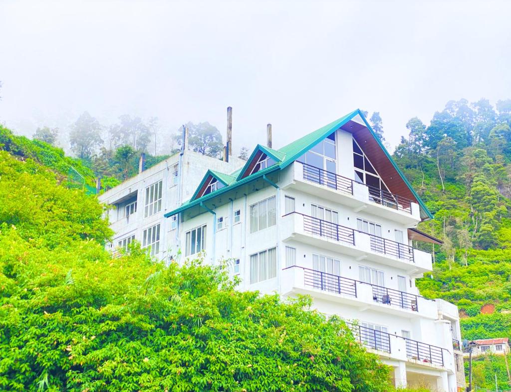 Queens Mount Glen Heights photo 1